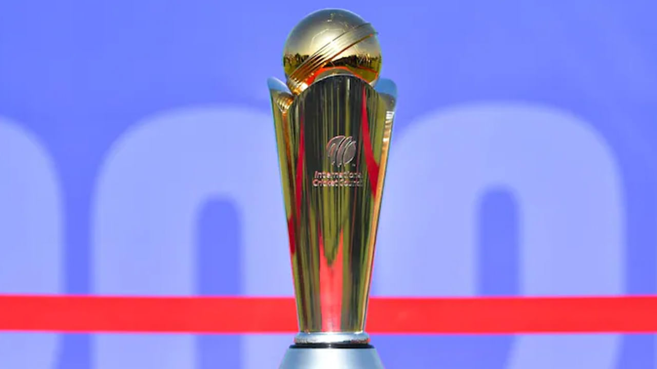 Batters Golden Bat Race ICC Champions Trophy 2025: టోర్నమెంట్ ముందుకు సాగుతున్న కొద్దీ ఐసీసీ ఛాంపియన్స్ ట్రోఫీ ఉత్సాహం పెరుగుతోంది. ఇప్పుడు టాప్-4 కోసం పోరాటం మరింత ఆసక్తికరంగా మారింది. టోర్నమెంట్ ముందుకు సాగుతున్న కొద్దీ, బ్యాట్స్మెన్స్ కూడా తమ ప్రతిభను చూపిస్తున్నారు. బ్యాట్స్మెన్స్ మధ్య పరుగుల కోసం పోటీ కనిపిస్తోంది.