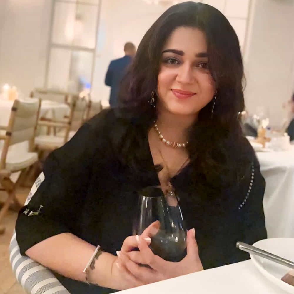 ఛార్మి చాలా డెడికేషన్ తో వర్క్ చేస్తుంది. ఛార్మి అద్భుతమైన నటి ... అందులో తిరుగులేదు. కానీ ఆమె ఎందుకు అంతగా సక్సెస్ కాలేదు అనేది అర్ధంకావడం లేదు.. అది పూర్తిగా బ్యాడ్ లక్ అని చెప్పాలి. ఆమె డెడికేషన్ లెవల్స్ సూపర్ గా ఉంటాయి. సినిమా కోసం ఎంత కష్టమైన చేస్తుంది. దెబ్బలు తగిలి రక్తం వస్తునప్పటికీ పట్టించుకోకుండా నటిస్తూనే ఉంటుంది. శ్రీ ఆంజనేయం, చక్రం లాంటి చిత్రాల్లో కొన్నిసార్లు అలా జరిగింది అని కృష్ణవంశీ చెప్పుకొచ్చారు.