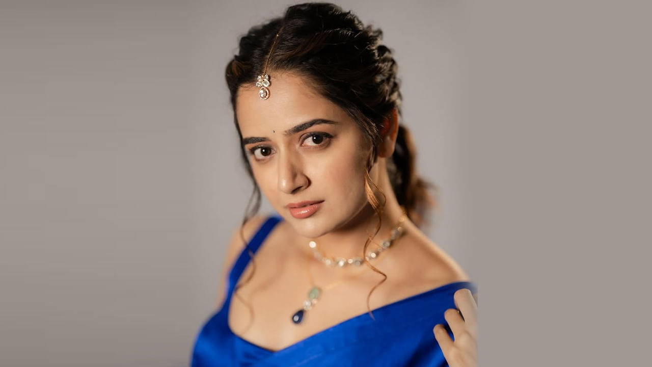 ఈ వయ్యారి అనూషా రంగనాథ్ అక్క కూడా ఉంది. ఈమె కూడా నటిగా పని చేస్తుంది. తుమకూరులోని బిషప్ సార్గెంట్ స్కూల్‌లో చదువుకుంది మరియు జ్యోతి నివాస్ కాలేజీలో ప్రీ-ఇన్ కోసం బెంగళూరుకు వెళ్లింది.