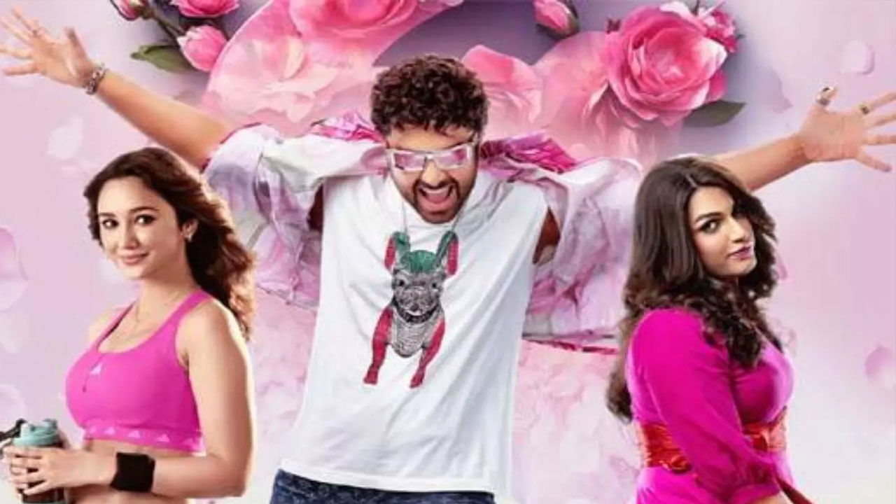 అంతే కాకుండా ధమ్కీ హీరో విశ్వక్ సేన్ లేడి గెటప్‌లో ఆకట్టుకుంటున్న మూవీ లైలా.. ఈ సినిమా అంత హైప్ క్రియేట్ చేయలేకపోయింది. అయినా విశ్వక్ సేన్ తన నటనతో అదరగొట్టాడు అంటున్నారు ప్రేక్షకులు.