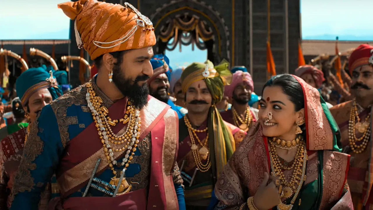 నేషనల్ క్రష్ రష్మిక ఛావా మూవీలో యేసు బాయ్ గా కనిపించగా, విక్కి కౌశల్ శంభాజీ పాత్రలో కనిపించారు. ఇక వీరు మూవీలో తమ నటనతో అదరగొట్టారనే చెప్పాలి. ముఖ్యంగా శంభాజీ మహారాజ్ పాత్రలో విక్కీ అద్భుతంగా నటించారంటూ విమర్శకుల నుంచి సైతం ప్రశంసలు అందుకుటున్నారు.