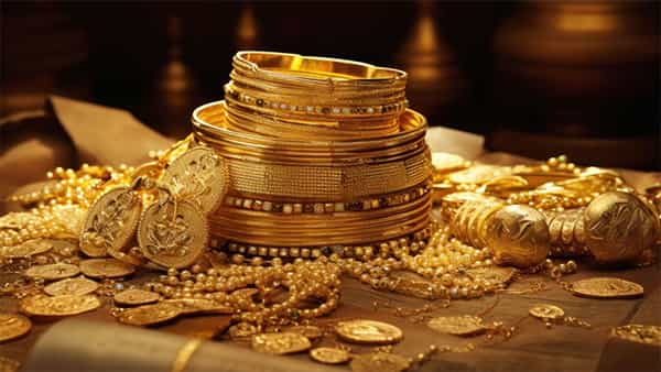 Gold: స్వచ్ఛమైన పసిడి ధరలు తగ్గాయ్.. తాజా బంగారం, వెండి రేట్లు చూశారా..?