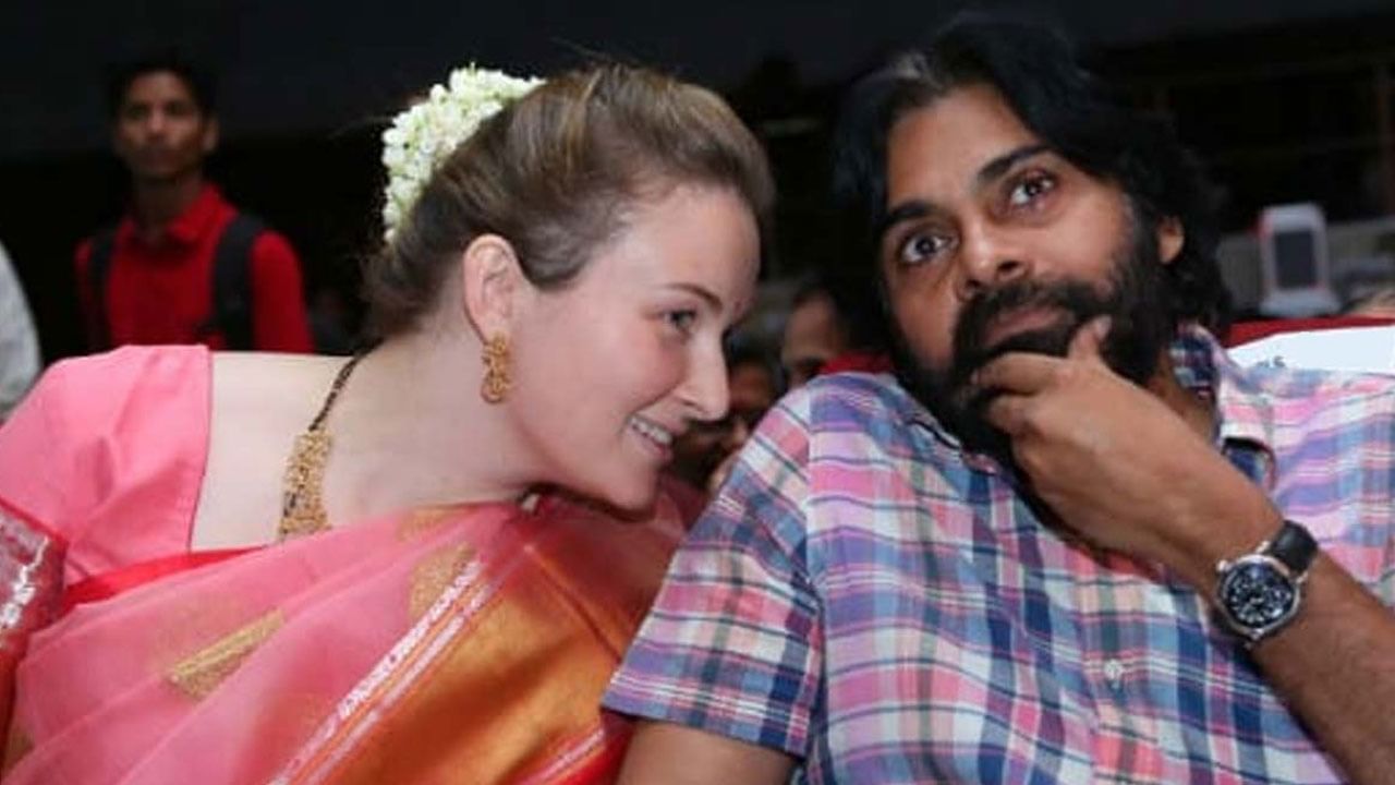 అలాగే ఈ హీరో అంజనా లెజినోవాను వివాహం చేసుకున్న తర్వాత గోపాల గోపాల సినిమాతో ప్రేక్షకుల ముందుకు వచ్చారు. ఈ మూవీ హిట్ అందుకుంది.