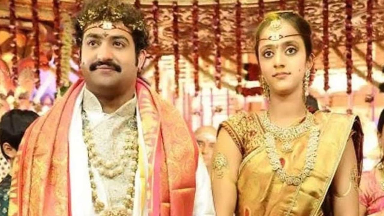 అలాగే యంగ్ టైగర్ జూనియర్ ఎన్టీఆర్ ప్రణతిని 2012లో వివాహం చేసుకున్నారు. వీరి పెళ్లి తర్వాత ఊసరవెల్లి సినిమా రిలీజ్ కాగా, ఈ మూవీ బాక్సాఫీస్ వద్ద సూపర్ హిట్ అందుకుంది.