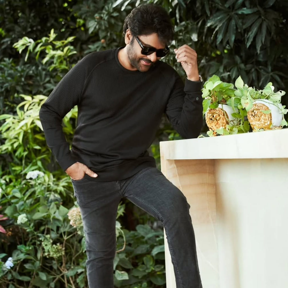 మే నుంచే ఈ కాంబినేషన్ సెట్స్‌పైకి రానుందని నిర్మాత సాహు గరపాటి క్లారిటీ ఇచ్చారు. సంక్రాంతికి సినిమా రిలీజ్ అంటూ కన్ఫర్మ్ చేసారు. చిరంజీవితో ఎప్పట్నుంచో సినిమా కోసం ప్లాన్ చేస్తున్నారు అనిల్. 