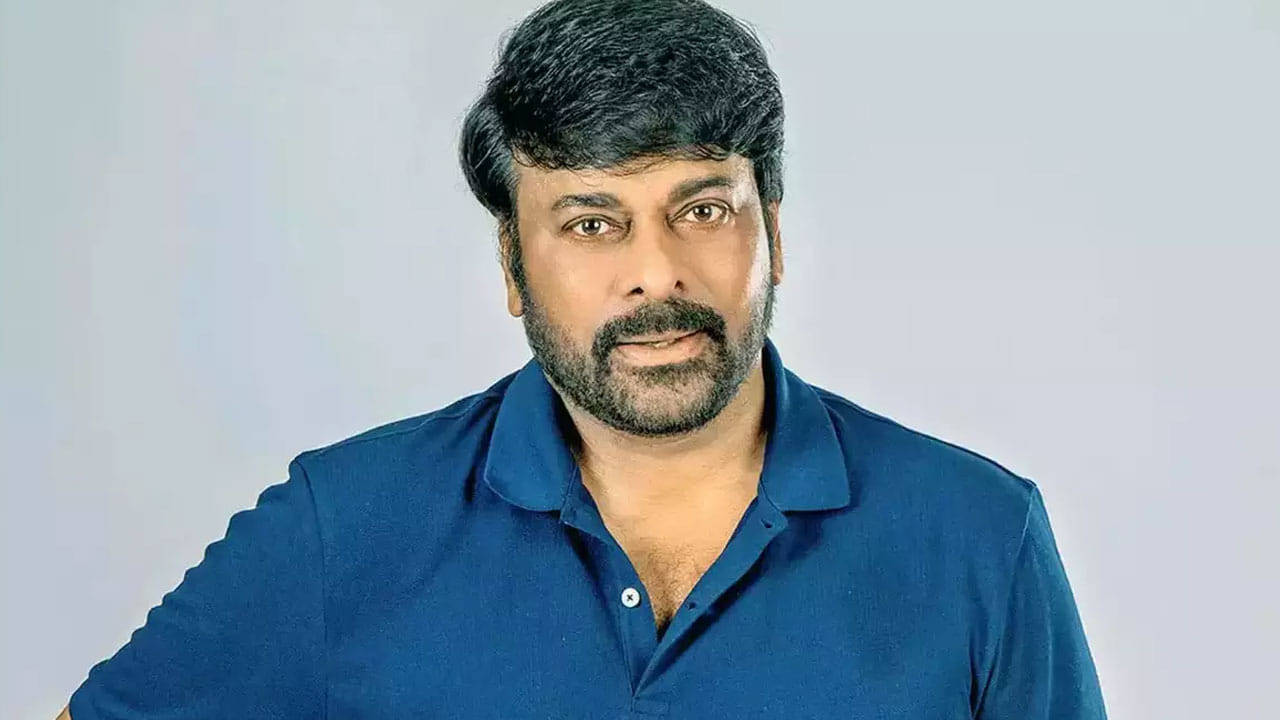 దీంతో అప్పడే మంచి ఫామ్‌లో ఉండి వరసగా బ్లాబ్ బస్టర్ హిట్స్  అందుకుంటూ మంచి ఫ్యాన్ బేస్ సంపాదించుకున్న చిరంజీవికి మెగాస్టార్ అనే ట్యాగ్ వరించింది.అలా చిరుకు మెగాస్టార్ ట్యాగ్ వచ్చింది. శోభన్ బాబుకు మిస్ అయ్యింది అంటున్నారు జనాలు.