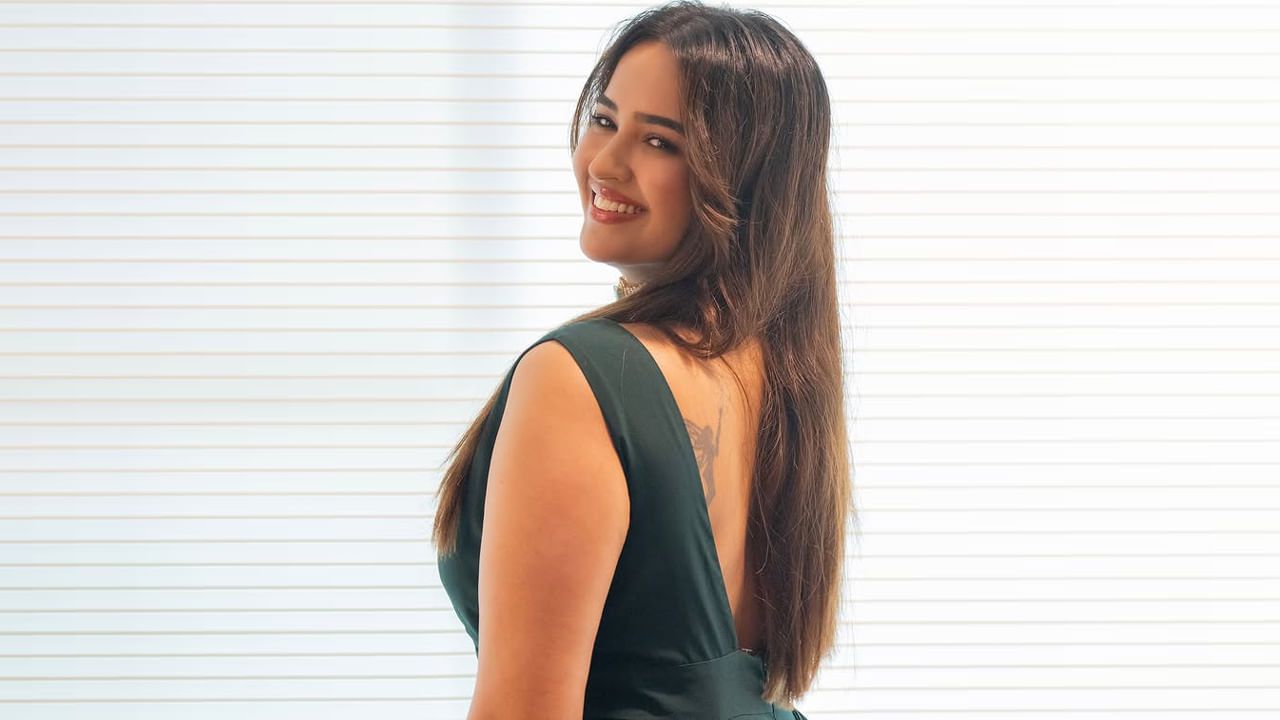  పూజిత పొన్నాడ షార్ట్ ఫిల్మ్‌లతో నటన ప్రారంభించే ముందు టాటా కన్సల్టెన్సీ సర్వీసెస్‌లో సాఫ్ట్‌వేర్ ఇంజనీర్‌గా పనిచేసింది. 2016లో నాగార్జున, కార్తీ మల్టీస్టారర్ చిత్రం ఊపిరిలో గేలరీ మేనేజర్ గా సినీరంగ ప్రవేశం చేసింది ఈ బ్యూటీ.