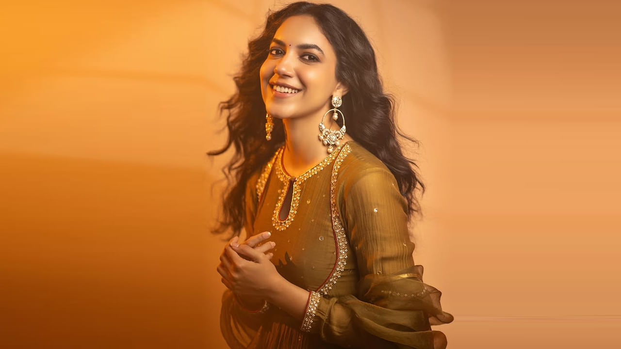 10 మార్చి 1990న తెలంగాణ రాజదాని హైదరాబాద్ లో జన్మించింది రీతు వర్మ. ఆమె కుటుంబం మధ్యప్రదేశ్లోని భోపాల్కు చెందినది. ఆమె తెలుగులో అనర్గళంగా మాట్లాడుతుంది. తన తెలుగు చిత్రాలకు తానే డబ్బింగ్ చెప్పుకుంటుంది.