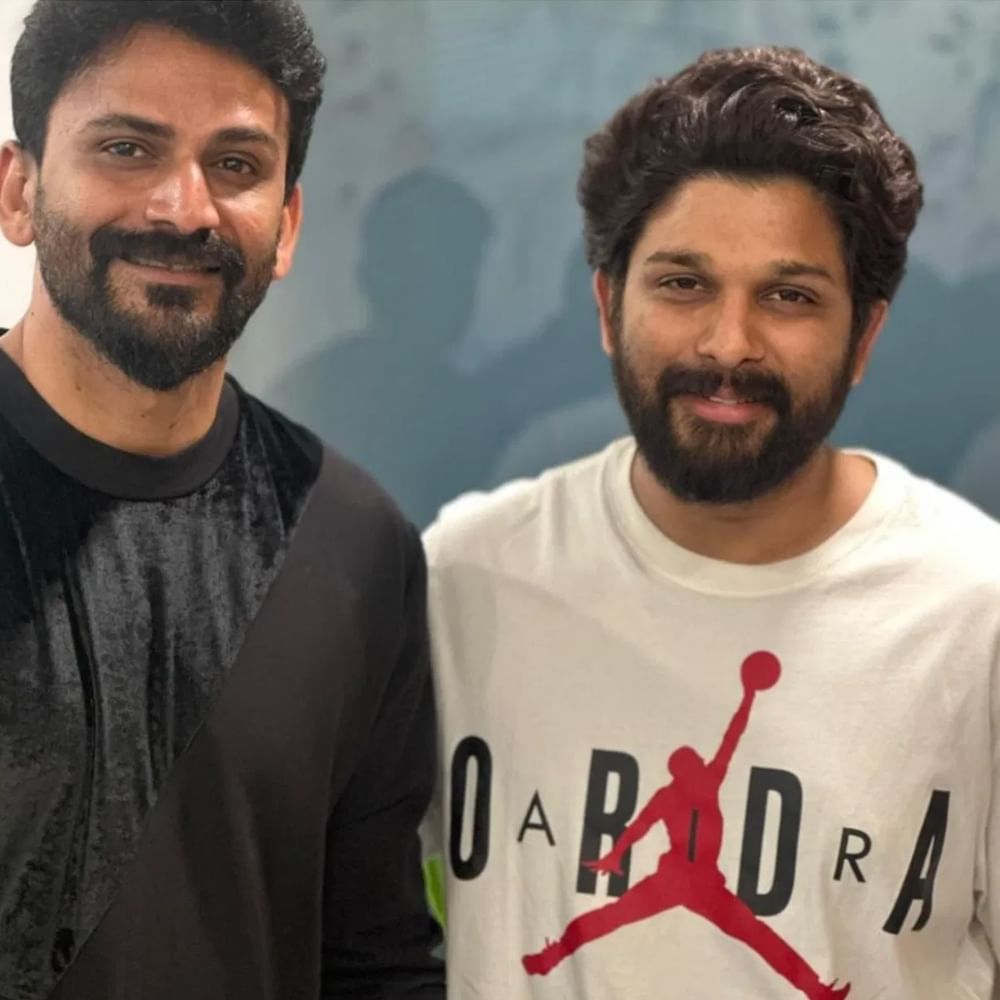 ఈ నేపథ్యంలో డాలీ ధనంజయ అల్లు అర్జున్ ను ప్రత్యేకంగా కలిసి తన వివాహ ఆహ్వానం పత్రికను అందజేశాడు. అలాగే డైరెక్టర్ సుకుమార్ ను కూడా కలిసి తన వివాహ వేడుకకు ఆహ్వానించాడు.