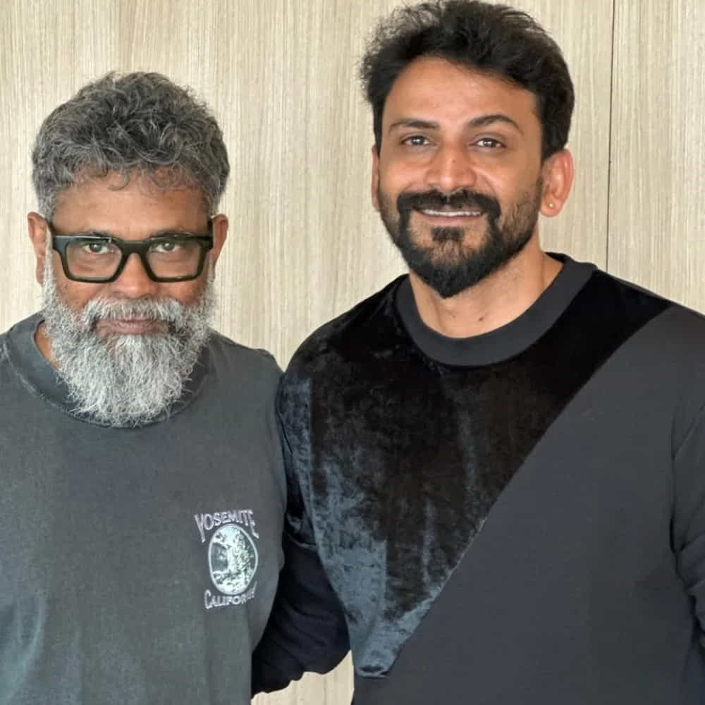 డాలీ ధనంజయ్ ప్రస్తుతం నటుడిగా, నిర్మాతగా, మాటల రచయితగా కన్నడ సినిమా ఇండస్ట్రీలో రాణిస్తున్నాడు. ఇక ధన్యత విషయానికి వస్తే ఆమె వృత్తిరీత్యా డాక్టర్.