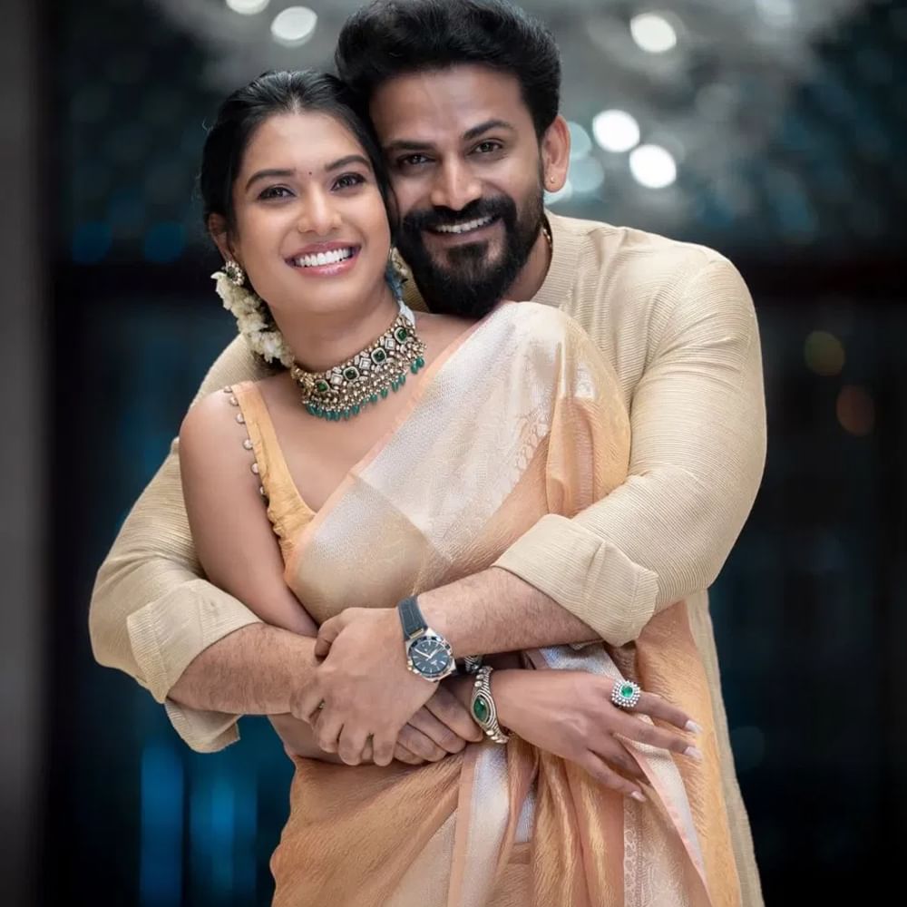 కాగా గతేడాది నవంబర్ 17న డాలీ ధనుంజయ, ధన్యతల నిశ్చితార్థం గ్రాండ్ గా జరిగింది. ఇరు కుటుంబ పెద్దలు, స్నేహితుల సమక్షంలో ఉంగరాలు మార్చుకున్నారు కాబోయే దంపతులు.