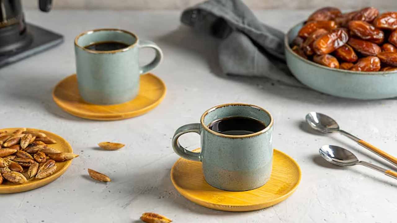 జిమ్ వ్యాయామాలు చేసే వారు ఖచ్చితంగా ఈ ఖర్జూర విత్తనాలను తినాలి. ఇవి పనితీరును మెరుగుపరుస్తాయి. కండరాలలో వాపును తగ్గిస్తాయి. ఆక్సీకరణ ఒత్తిడి నుండి హానిని నివారిస్తాయి. ఖర్జూర విత్తనాలలో ఫైబర్ పుష్కలంగా ఉంటుంది. దీంతో కడుపు సులభంగా శుభ్రం అవుతుంది. జీర్ణక్రియ బాగుంటుంది. బరువు కూడా తగ్గుతారు. 