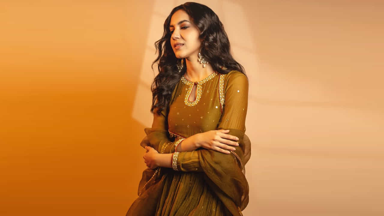 ఆమె హైదరాబాద్లోని విల్లా మేరీ కాలేజ్ ఫర్ ఉమెన్ లో ఇంటర్మీడియట్ చదివింది. మల్లా రెడ్డి ఇంజినీరింగ్ కాలేజీ నుంచి ఇంజనీరింగ్లో బ్యాచిలర్ డిగ్రీ పట్టా పొందింది. గ్రాడ్యుయేషన్ పూర్తి చేసిన తర్వాత మిస్ హైదరాబాద్ బ్యూటీ పోటీలో పాల్గొని ఫస్ట్ రన్నరప్గా నిలిచింది.
