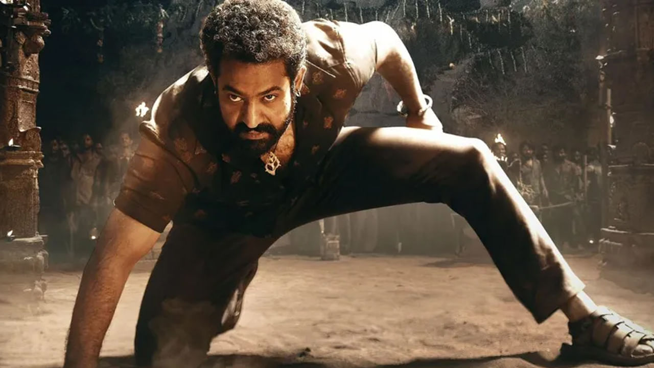 తారక్ కూడా సీక్వెల్‌ సినిమాలతోనే బిజీగా ఉన్నారు. ప్రజెంట్ వార్ 2 షూటింగ్‌లో పాల్గొంటున్నారు. ఈ సినిమాలో హృతిక్‌తో కలిసి స్క్రీన్ షేర్ చేసుకుంటున్నారు. ఆ తరువాత ప్రశాంత్‌ నీల్ మూవీతో పాటు దేవర 2 వర్క్‌ కూడా మొదలు పెడతారు. దేవర సక్సెస్‌ తరువాత సీక్వెల్ విషయంలో మరిన్ని జాగ్రత్తలు తీసుకుంటున్నారు మేకర్స్‌.