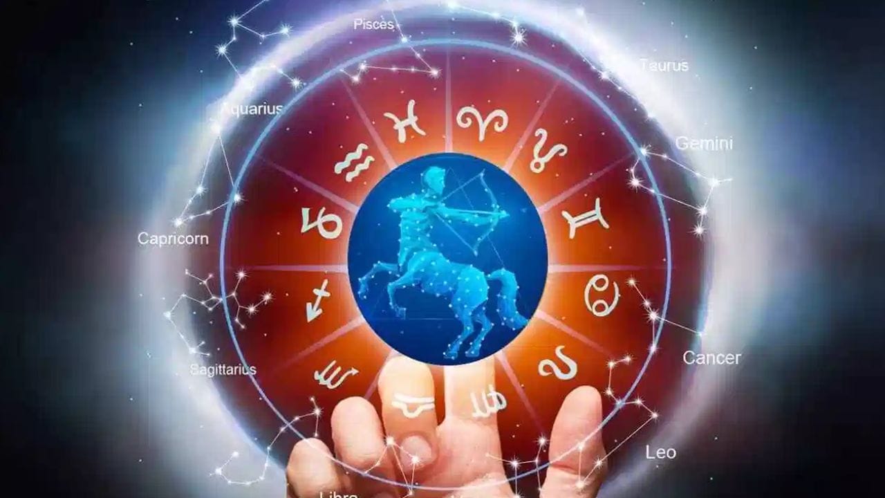 ధనుస్సు రాశి వారికి మహా శివరాత్రి ఆధ్యాత్మిక జ్ఞానాన్ని పెంచుతుంది. మీరు ఉన్నత విద్య, ఆధ్యాత్మిక అంశాలపై ఆసక్తి చూపుతారు. గురువుల, పెద్దల ఆశీర్వాదం మీకు లభిస్తుంది.