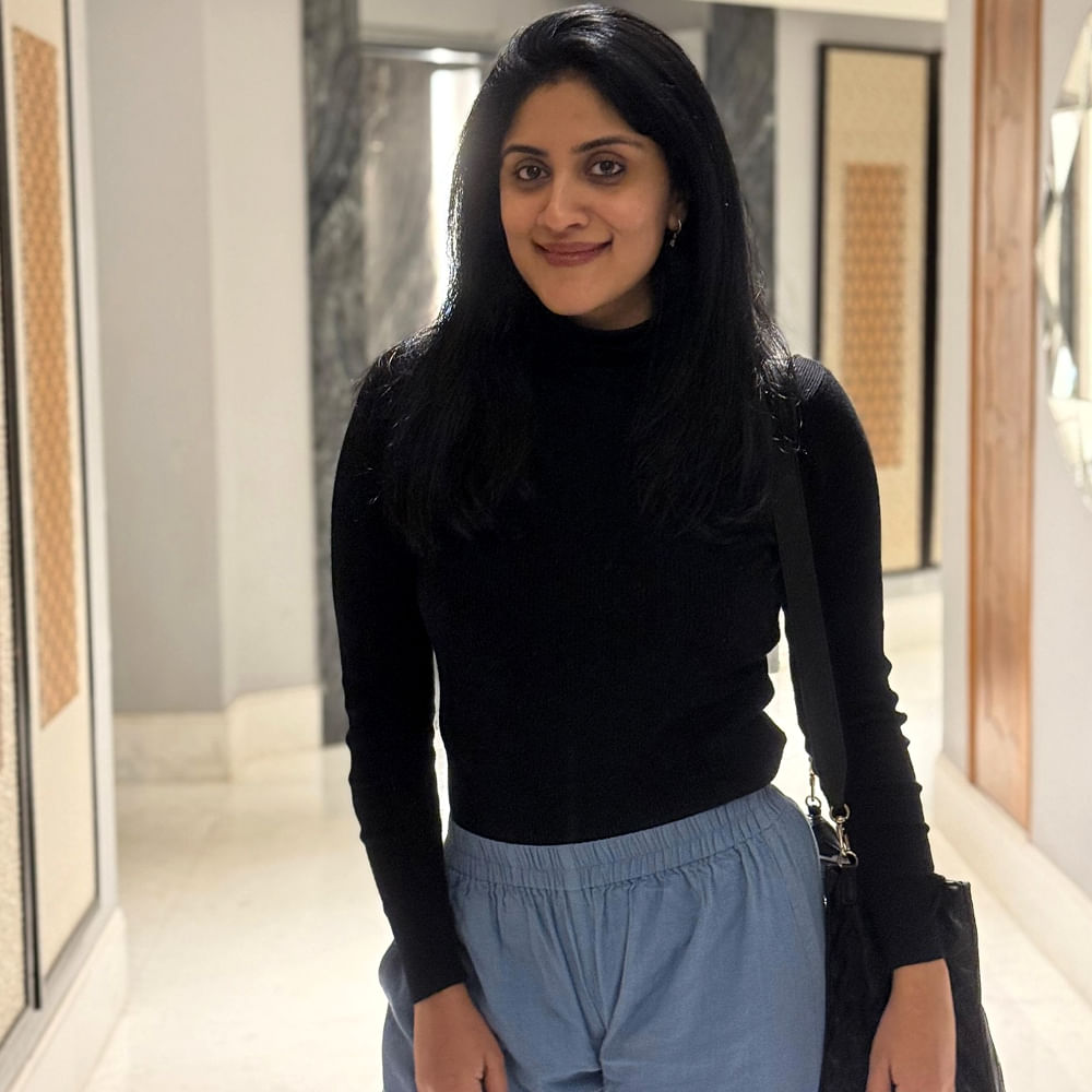 సీతమ్మ వాకిట్లో సిరిమల్లె చెట్టు, సాఫ్ట్వేర్ సుధీర్ వంటి చిత్రాలతో తెలుగు ప్రేక్షకులను ఆకట్టుకుందీ ముందుగుమ్మ. నటన, అందంతో ఆకట్టుకుంటూ మంచి గుర్తింపు సంపాదించుకుంటుంది. వరుస అవకాశాలను సొంతం చేసుకుంటూ దూసుకెళుతోంది.