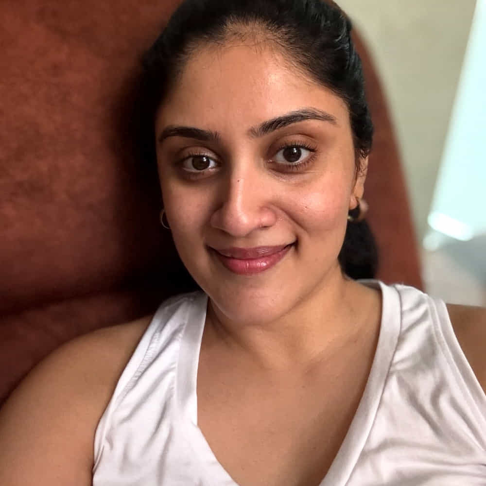 ధన్య బాలకృష్ణ నటించిన బాపు సినిమా త్వరలోనే ప్రేక్షకుల ముందుకు రానుంది. ధన్య బాలకృష్ణ ఎక్కువగా సైడ్ రోల్స్ చేసింది. పేరుకు సైడ్ క్యారెక్ట‌ర్ ఆర్టిస్ట్‌గా న‌టించినా త‌న‌కంటూ ఓ ప్ర‌త్యేక గుర్తింపును సంపాదించుకుంది న‌టి ధ‌న్య బాల‌కృష్ణ‌.