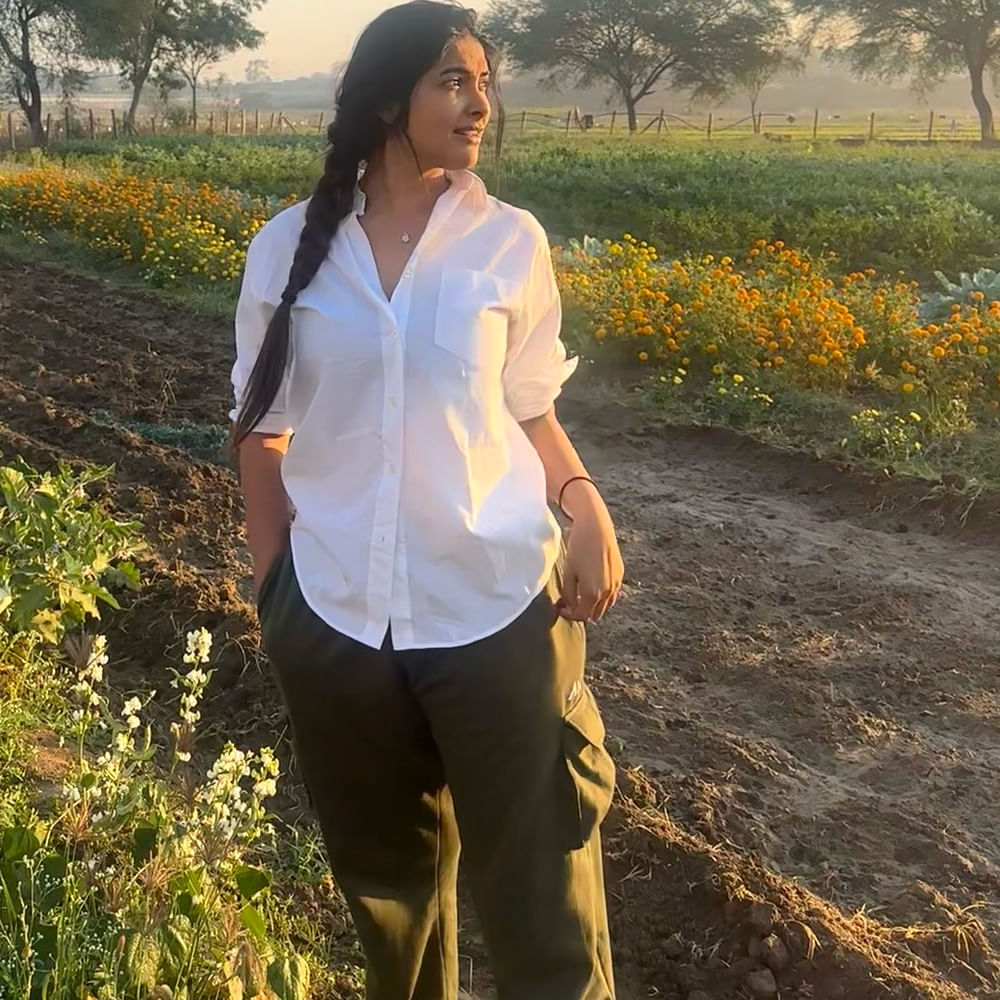 ఇక బిగ్ బాస్ హౌస్ లో స్ట్రాంగ్ కంటెస్టెంట్ గా రాణించింది ఈ చిన్నది. ఇక బిగ్ బాస్ నుంచి బయటకు వచ్చిన తర్వాత వరుస అవకాశాలు వస్తాయని అంతా అనుకున్నారు. కానీ అలా జరగలేదు. కానీ ఈ బ్యూటీ ఒకటి రెండు సినిమాల్లో అవకాశాలు అందుకుంది. 