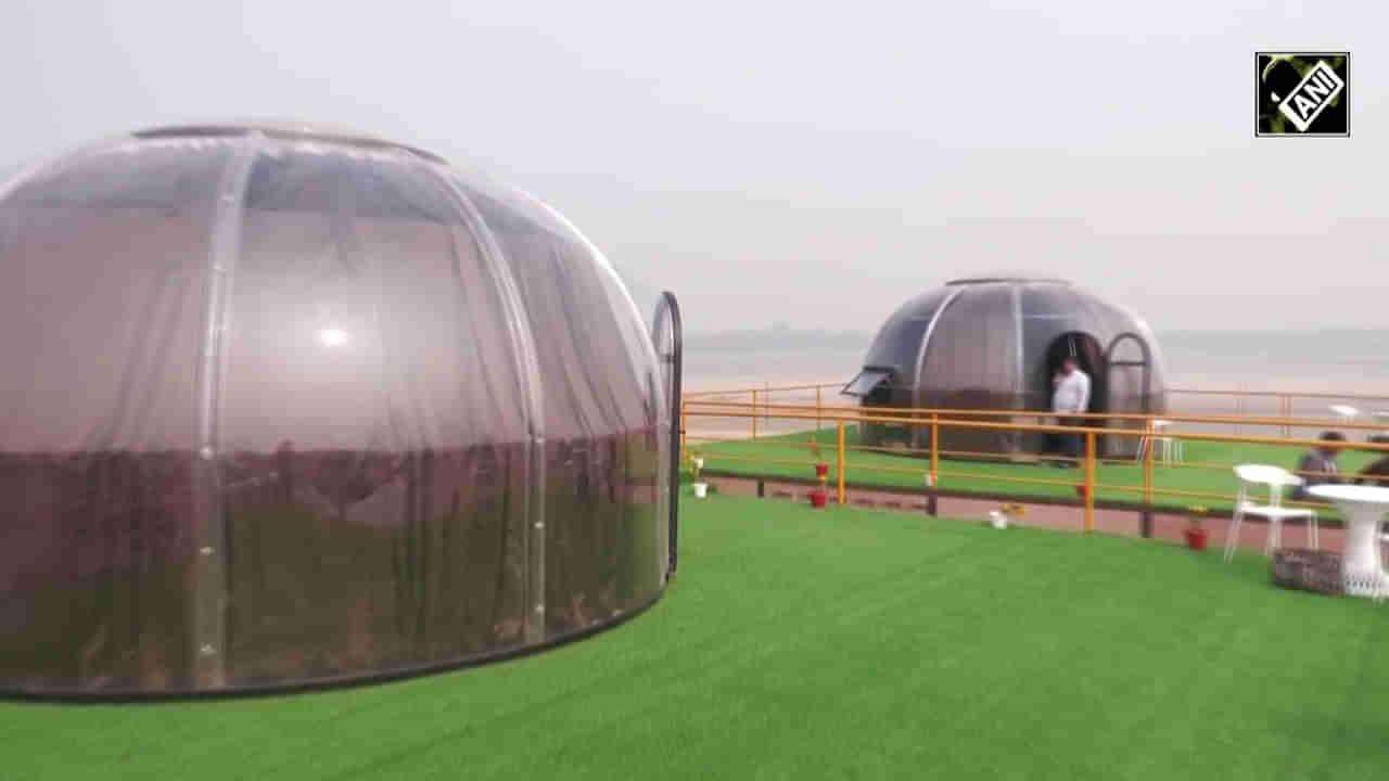 భూమి నుంచి 18 అడుగుల ఎత్తులో డోమ్.. కర్టెన్లు తొలగిస్తే మహా కుంభ్ దృశ్యాలు కనువిందు