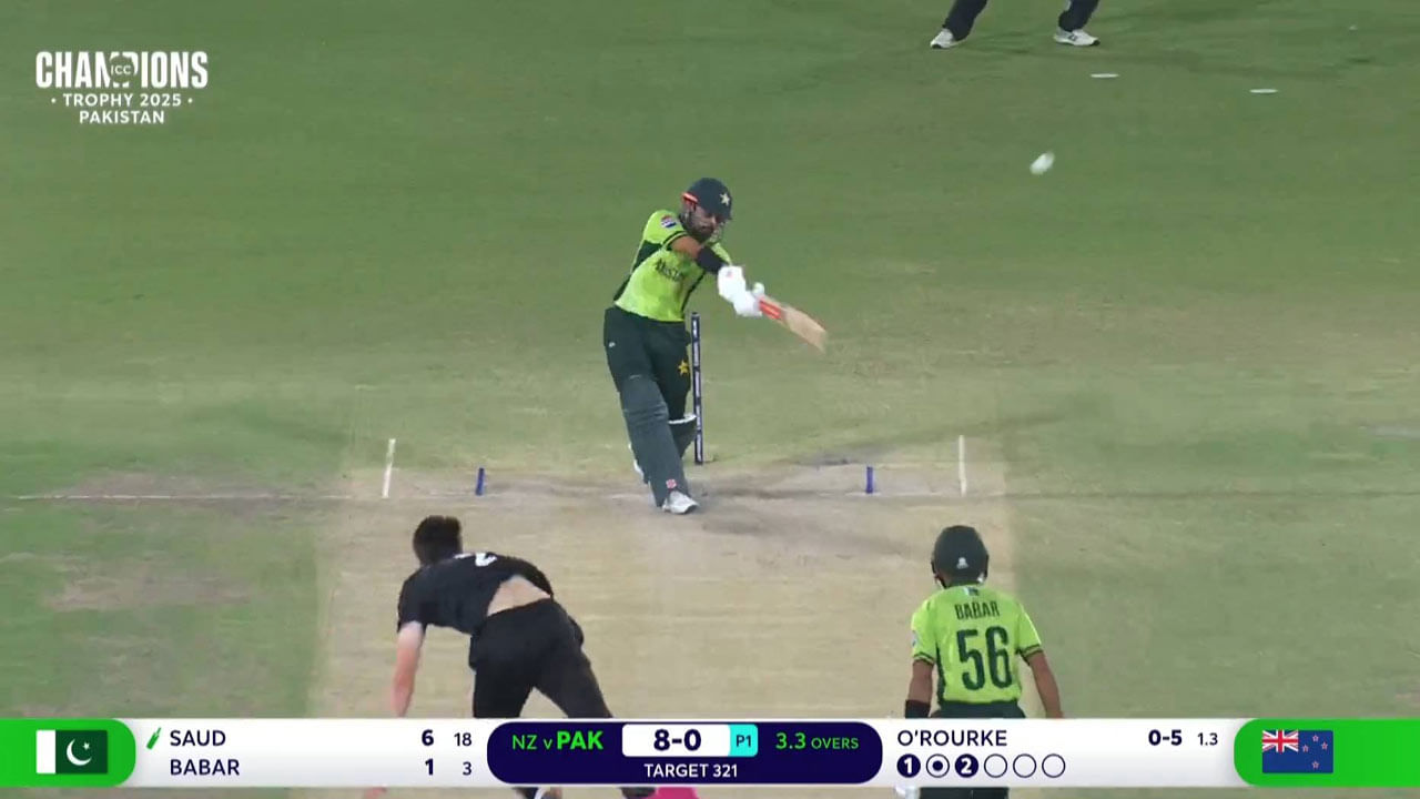 నిజానికి, ఫఖర్ జమాన్ పై 20 నిమిషాల నిషేధం విధించారు. దీని కారణంగా అతను ఇన్నింగ్స్ ప్రారంభించలేకపోయాడు లేదా మూడవ స్థానంలో బ్యాటింగ్ చేయలేకపోయాడు. మ్యాచ్ రెండో బంతికే ఫఖర్ జమాన్ గాయపడి మైదానం విడిచి వెళ్ళాల్సి వచ్చింది. చాలా సమయం తర్వాత అతను ఫీల్డ్ ఫిట్లోకి తిరిగి వచ్చాడు. ఐసీసీ నిబంధనల ప్రకారం, అతను దాని దుష్ప్రభావాలను అనుభవించాల్సి వచ్చింది.