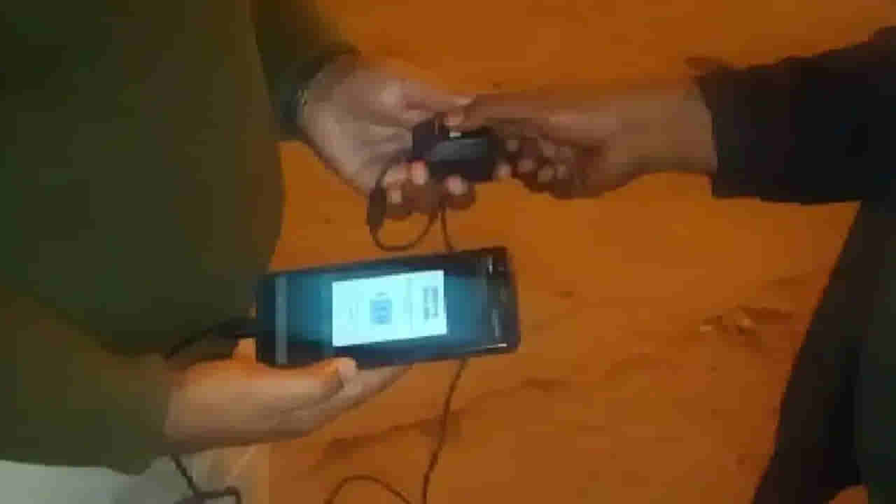 Hyderabad: సెల్‌ఫోన్ ‌చోరీ కేసులో అరెస్టయ్యాడు.. అతని ఫింగర్ ప్రింట్స్ చెక్ చేయగా.. వామ్మో..