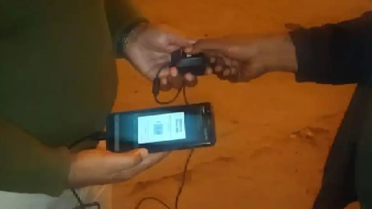 Hyderabad: సెల్‌ఫోన్ ‌చోరీ కేసులో అరెస్టయ్యాడు.. అతని ఫింగర్ ప్రింట్స్ చెక్ చేయగా.. వామ్మో..