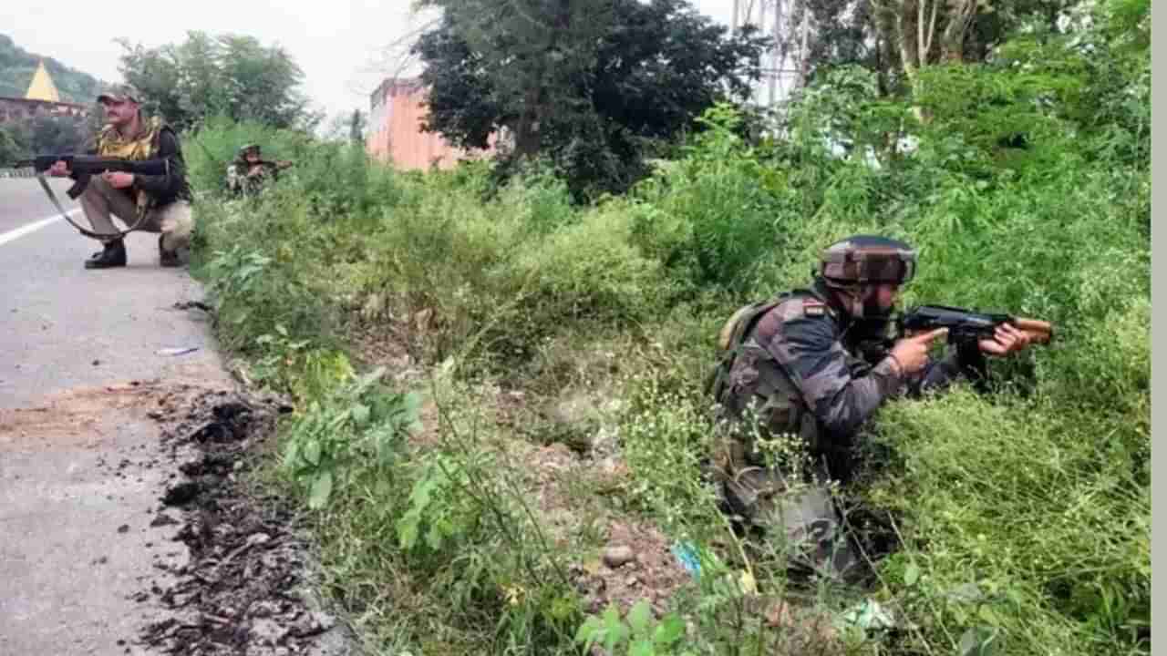 LOC high alert LOC High Alert: మరోసారి బరితెగించిన పాకిస్థాన్.. ఎల్‌ఓసీ వెంబడి భారత సైన్యంపై కాల్పులు