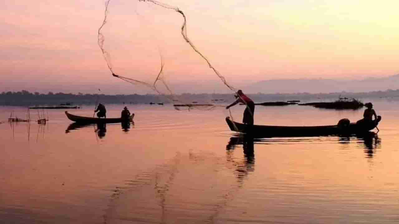 మరోసారి శ్రీలంక అత్యుత్సాహం.. 32 మంది భారతీయ మత్స్యకారులను అరెస్ట్..!