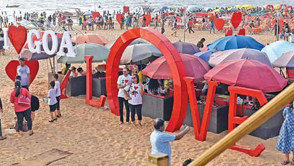 Goa Tourism: బీచ్లో వాటిని విక్రయించడం వల్లే గోవాకు టూరిస్టులు రావడం లేదు.. బీజేపీ ఎమ్మెల్యే షాకింగ్ కామెంట్స్