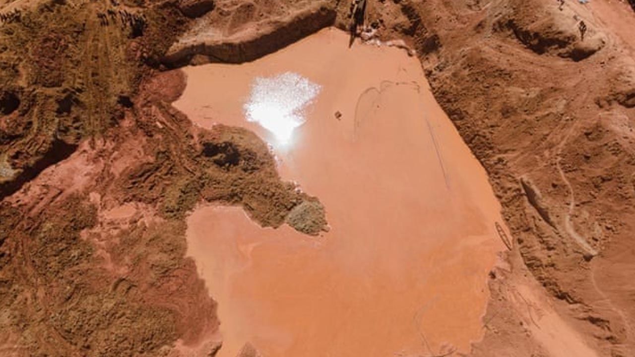 Gold Mine: బంగారు గనిలో భారీ ప్రమాదం.. కొండ చరియలు విరిగిపడి 48మంది దుర్మరణం!