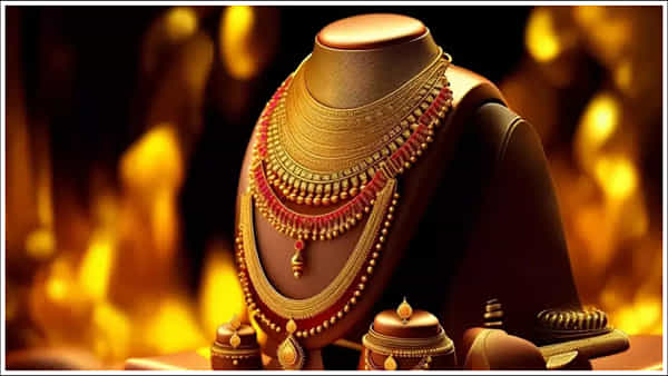 Gold Price Today: తగ్గిన బంగారం, వెండి ధరలు.. తులంపై ఎంత తగ్గిందో తెలుసా..?