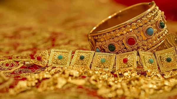 Gold Rates: బంగారంపై బడ్జెట్ ఎఫెక్ట్.. ఈ నెలలో భారీగా ధరల తగ్గుదల?