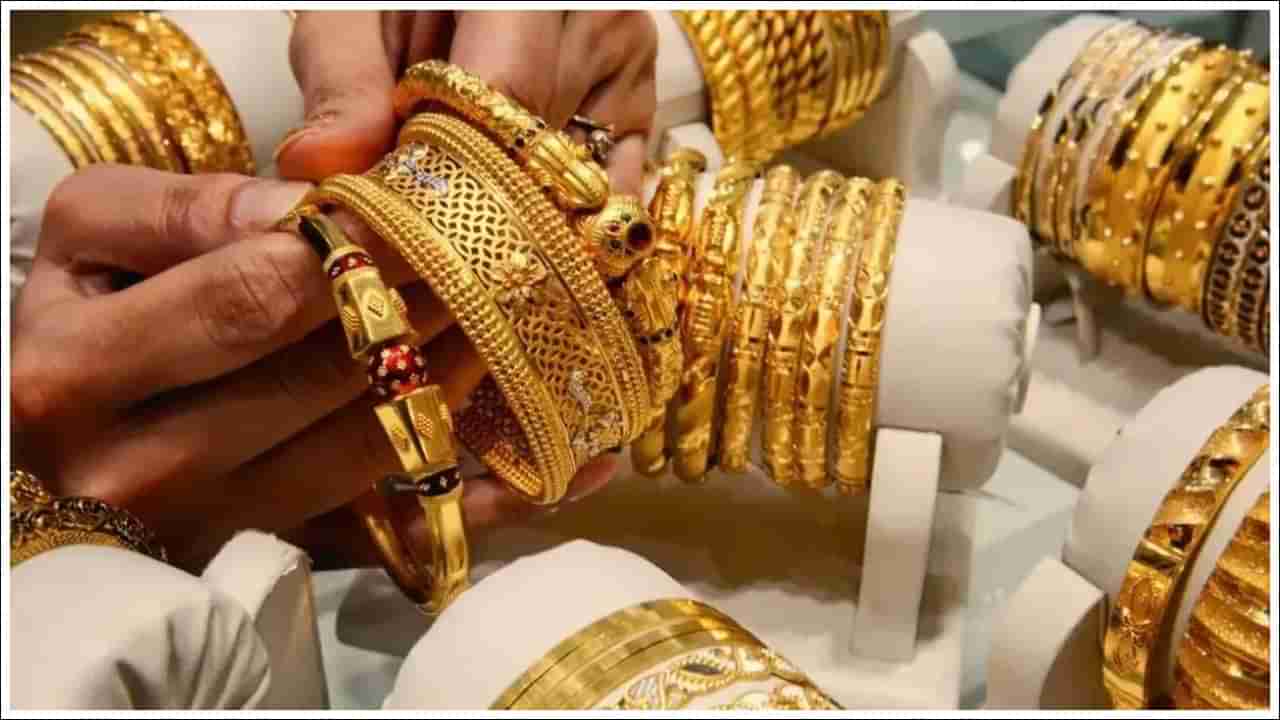 Gold Price Today: బంగారం కొంటున్నారా.. ? తెలుగు రాష్ట్రాల్లో ఈరోజు ధరలు ఇవే.. తులం ఎంత ఉందంటే..