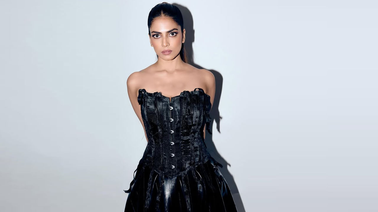  తన తండ్రిలనే సినిమాటోగ్రాఫర్‌గా లేదా దర్శకురాలిగా అవ్వాలన్న ఆశతో ముంబైలోని విల్సన్ కాలేజీలో మాస్ మీడియాలో డిగ్రీ పూర్తి చేసింది. ప్రముఖ మలయాళ నటుడు మమ్ముట్టి నటించిన ఫెయిర్‌నెస్ క్రీమ్ కోసం కమర్షియల్ షూట్‌కి ఆమె తన తండ్రితో కలిసి వెళ్లింది.