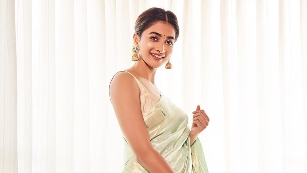 పదేళ్లు దాటిన ప్రయాణంలో చాలా కేరక్టర్లు చేశాను.. ఇంకా చేయాల్సినవి బోలెడన్ని ఉన్నాయని అంటున్నారు పూజ హెగ్డే. తెలుగు స్క్రిప్టులను మిస్ పూజా ఎందుకు సెలక్ట్ చేసుకోవడం లేదు? ఆమెకు అసలు అవకాశాలే రావడం లేదా? వచ్చినా లైట్ తీసుకుంటున్నారా? అనే చర్చ ఓ వైపు జరుగుతూనే ఉంది.