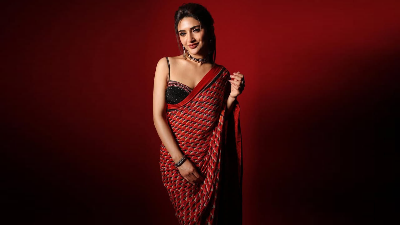 వరుసగా అవకాశాలు వెల్లువెత్తుతుంటే, ఎవరైనా రెమ్యునరేషన్‌ని చకచకా పెంచేస్తారు. కానీ ఆ విధానానికి దూరంగానే ఉన్నారు శ్రీలీల. ఫుల్‌ సక్సెస్‌ వచ్చిన తర్వాత కూడా పారితోషికం విషయంలో పక్కా స్ట్రాటజీని ఫాలో అయ్యారు.