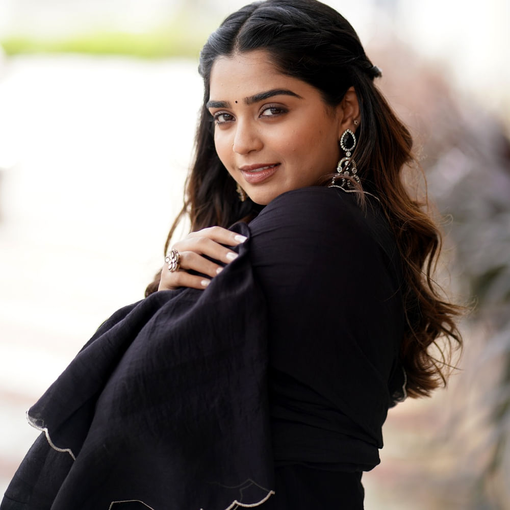 తమిళ్ లో సూపర్ హిట్‌గా నిలిచిన సినిమాల్లో 96 సినిమా ఒకటి. మక్కల్ సెల్వన్ విజయ్ సేతుపతి , త్రిష జంటగా నటించిన 96 సినిమా ఎంత పెద్దగా విజయం సాధించిందో అందరికీ తెలుసు. ఈ సినిమాలో చైల్డ్ ఆర్టిస్ట్ గా నటించింది అందాల చిన్నది గౌరీ జీ కిషన్. 