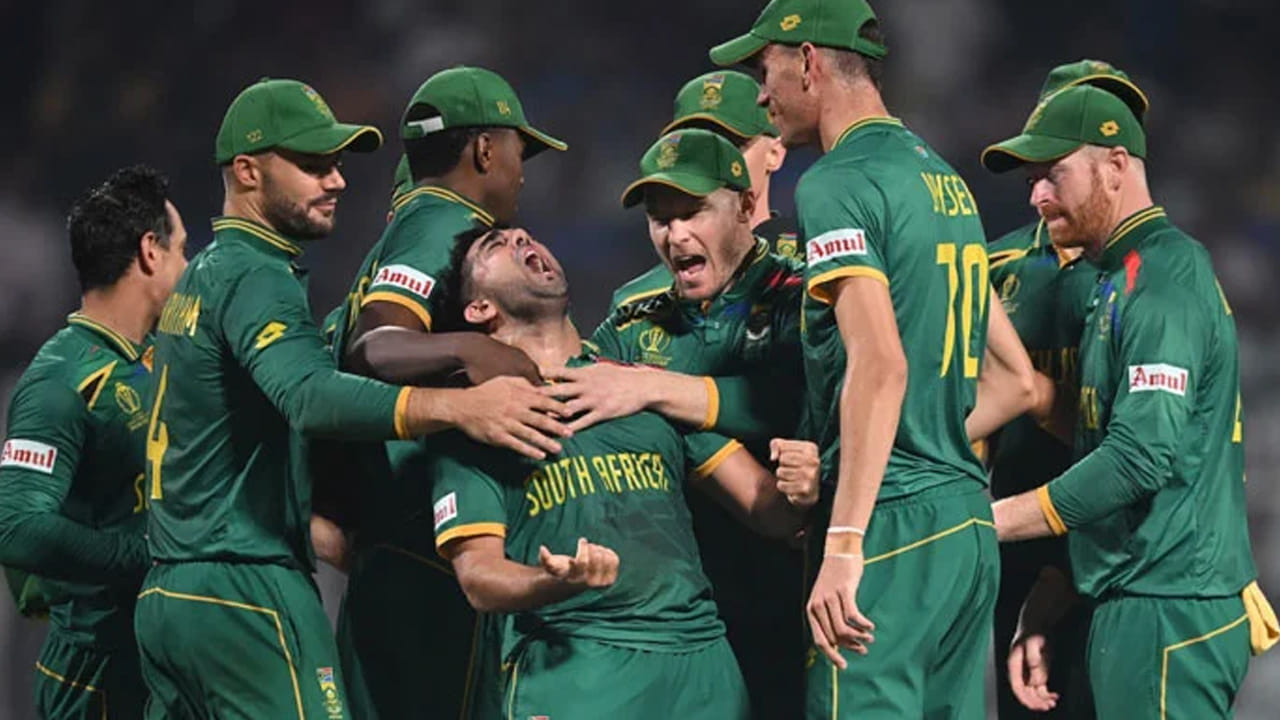 హారిస్ రవూఫ్ పాకిస్తాన్ పేస్ అటాక్‌లో ఒక కీలక బౌలర్. 140 కంటే ఎక్కువ వేగంతో స్థిరంగా బౌలింగ్ చేయడంలో ప్రసిద్ధి చెందాడు. అతను సాధారణంగా మిడిల్ ఓవర్లు, చివరి ఓవర్లు బౌలింగ్ చేస్తుంటాడు. లాహోర్‌లో న్యూజిలాండ్‌తో జరిగిన మ్యాచ్‌లో కూడా అతను మంచి ఆరంభాన్ని పొందాడు. 6 ఓవర్లలో కేవలం 22 పరుగులు మాత్రమే ఇచ్చి టామ్ లాథమ్ వికెట్‌ను పడగొట్టాడు.