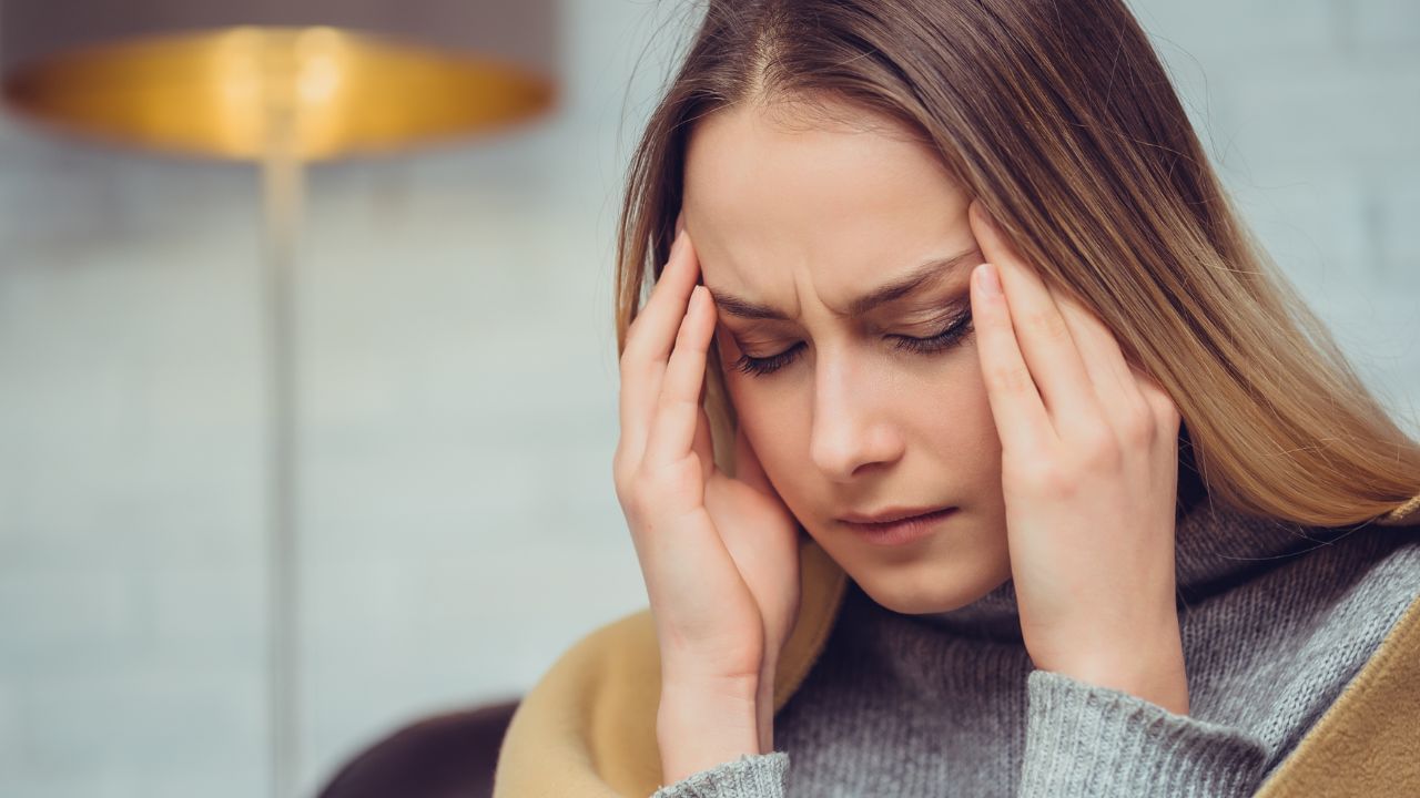 తలనొప్పి తగ్గించుకునేందుకు సింపుల్ టిప్స్ మీకోసం..! టాబ్లెట్లు లేకుండానే నొప్పి నుంచి విముక్తి..!