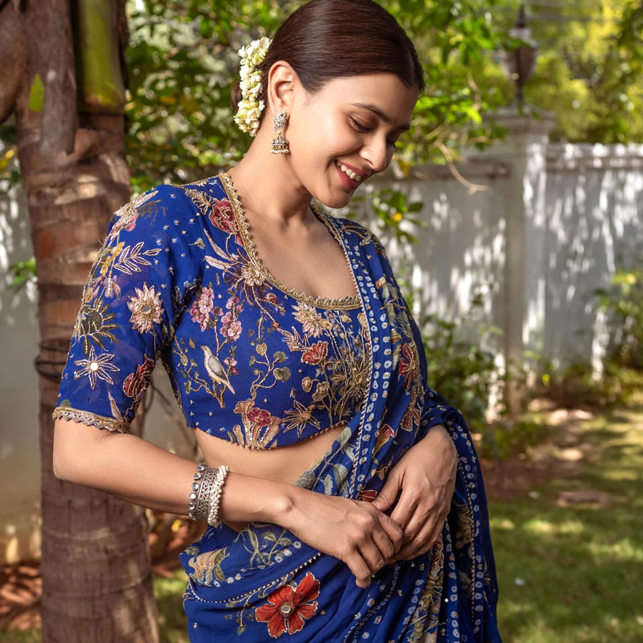 కుమారి 21 ఎఫ్ సినిమాతో ఓవర్ నైట్ లో స్టార్ హీరోయిన్ గా మారిపోయింది అందాల భామ హెబ్బా పటేల్. సుకుమార్ రైటింగ్స్ పై తెరకెక్కిన ఈ సినిమాతో మంచి విజయాన్ని అందుకుంది ఈ ముద్దుగుమ్మ. ఈ సినిమా సూపర్ హిట్ అయ్యింది. 