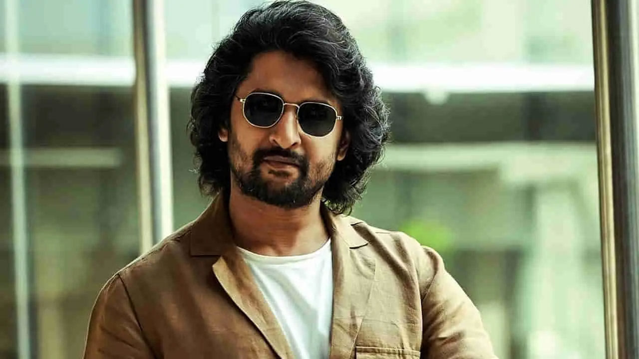 అష్టా చమ్మ సినిమాతో టాలీవుడ్‌లోకి అడుగు పెట్టి మొదటి సినిమాతోనే మంచి హిట్ అందుకున్నాడు. తర్వాత ఈగ మూవీతో మంచి క్రేజ్ సంపాదించుకున్నాడు. తర్వాత వరసగా  సినిమాలతో స్టార్ స్టేటస్ అందుకున్నాడు. 