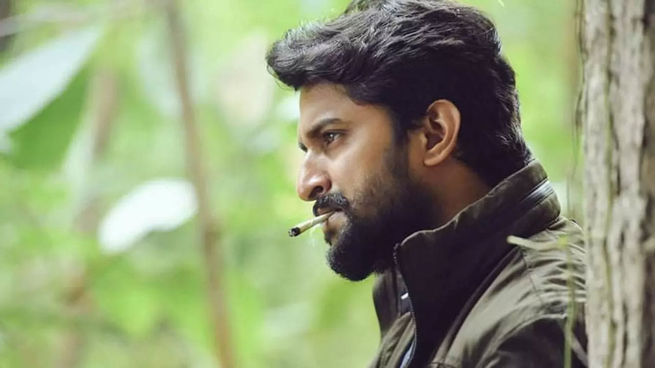 ఇక ఇటు హీరోగా చేస్తూనే, మరోవైపు నిర్మాతగా మారి, వరసగా సినిమాలు తెరకెక్కిస్తున్నారు. మరీ ముఖ్యంగా అసిస్టెంట్ డైరెక్టర్‌గా ఉన్న ఈ హీరో ఇప్పుడు ఏకంగా, మెగాస్టార్ చిరంజీవి సినిమాకు ప్రొడ్యూసర్‌గా వ్యవహరిచడం చిన్న విషయం కాదు.