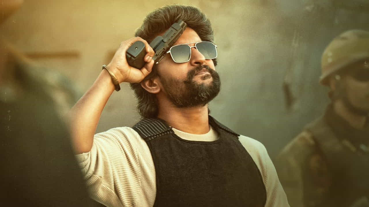 ఇక హిట్ 3లో రూత్ లెస్ కాప్ అర్జున్ సర్కార్గా రప్ఫాడించడానికి వచ్చేస్తున్నారు నాని. హిట్ 3 కోసం సిక్స్ ప్యాక్ కూడా చేస్తున్నారు నాని. విజయ్ దేవరకొండ సైతం కెరీర్లో ఫస్ట్ టైమ్ ఖాకీ వేసుకుంటున్నారు. గౌతమ్ తిన్ననూరి సినిమాలో ఈయన కానిస్టేబుల్గా నటిస్తున్నారు.