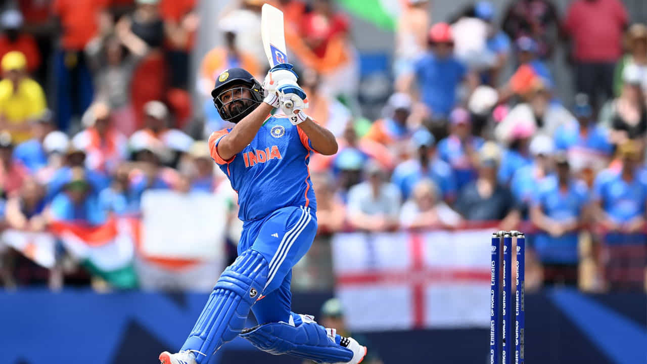 India vs England, 3rd ODI: ఇంగ్లాండ్తో జరుగుతోన్న మూడు వన్డేల సిరీస్ను భారత్ 2-0 తేడాతో గెలుచుకుంది. ఫిబ్రవరి 12న అహ్మదాబాద్లో టీమిండియా చివరి వన్డే ఆడాల్సి ఉంది. రెండు వన్డేల్లోనూ భారత్ 249, 305 పరుగుల లక్ష్యాలను ఛేదించిన సంగతి తెలిసిందే. ఇక మూడో వన్డేలో విజయంపై ఇంగ్లండ్ జట్టు ధీమాగా ఉంది. ఈ విజయంతో ఛాంపియన్స్ ట్రోఫీకి ఘనంగా అడుగుపెట్టాలని చూస్తోంది.
