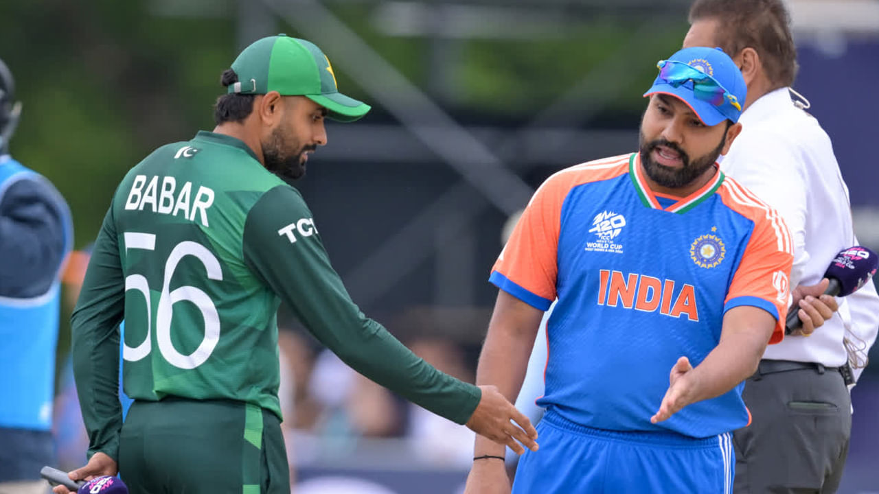 ఛాంపియన్స్ ట్రోఫీ ఫిబ్రవరి 19 నుంచి ప్రారంభం కాగా, టీమిండియా ఫిబ్రవరి 20న బంగ్లాదేశ్తో తన ప్రచారాన్ని ప్రారంభించనుంది. చాంపియన్స్ ట్రోఫీలో హై-వోల్టేజ్ మ్యాచ్ కోసం అంతా ఎదురుచూస్తున్నారు. ఈ క్రమంలో ఈ హై ఓల్టేజీ మ్యాచ్ అంటే భారత్ వర్సెస్ పాక్ జట్ల మధ్య జరిగే టిక్కెట్ల విక్రయాను పాకిస్తాన్ క్రికెట్ బోర్డ్ ప్రారంభించింది. ఎలా కొనుగోలు చేయవచ్చు, దాని ధర ఎంత అనేది ఇప్పుడు తెలుసుకుందాం..