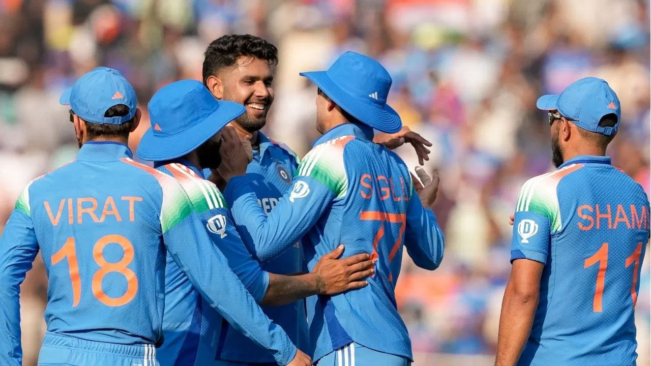 అర్ష్‌దీప్ సింగ్ అద్భుతమైన స్వింగ్‌కు పేరుగాంచాడు. అర్ష్‌దీప్ డెత్ ఓవర్లలో నెమ్మదిగా బంతులు వేయడంలో ప్రసిద్ధి చెందాడు. ఇటువంటి పరిస్థితిలో, ఈ బౌలర్‌కు మూడవ వన్డేలో అవకాశం లభిస్తుంది.