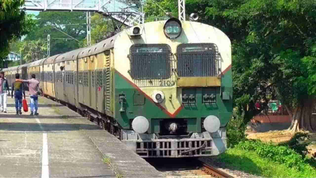 Indian Railways: ఇండియాలో అతి చిన్న ట్రైన్ ఇదే.. మూడే బోగీలు.. ఎక్కడో తెలుసా?