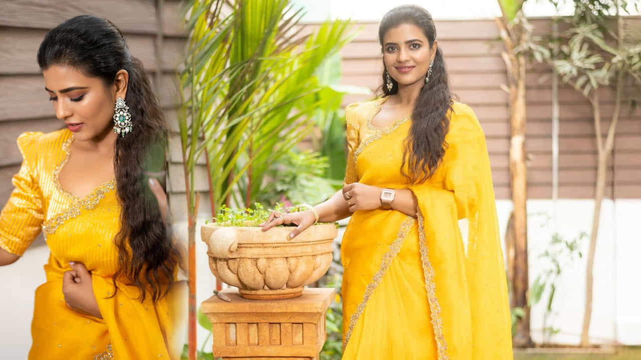 సంక్రాంతికి వస్తున్నాం సినిమాలో విక్టరీ వెంకటేష్ సరసన భాగ్యంపాత్రలో నటించి ఎంతో మందిని ఆకట్టుకుంది ఈ ముద్దుగుమ్మ. దీంతో ఈ బ్యూటీకి తెలుగులో అమాంతం క్రేజ్ పెరిగిపోయింది. ఇప్పుడు ఎవరినోట విన్నా ఈ నటి పేరే వినిపిస్తుంది.