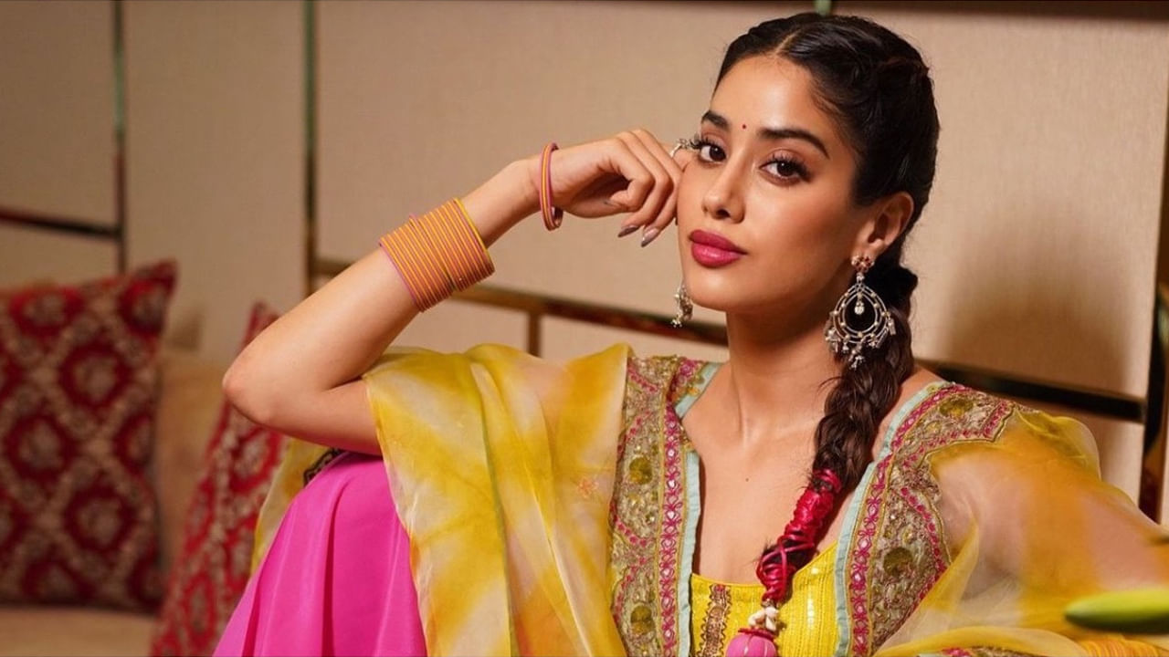 నాని - శ్రీకాంత్‌ ఓదెల ప్రాజెక్టులో జాన్వీని హీరోయిన్‌గా అనుకుంటున్నట్టు ఆ మధ్య వార్తలు హల్‌చల్‌ చేశాయి. అయితే అందులో నిజం లేదని క్లారిటీ వచ్చేసింది. ప్రస్తుతానికి తెలుగులో గ్లోబల్‌ స్టార్‌ మూవీ మాత్రమే ప్రొడక్షన్‌లో ఉంది శ్రీదేవి తనయకు.