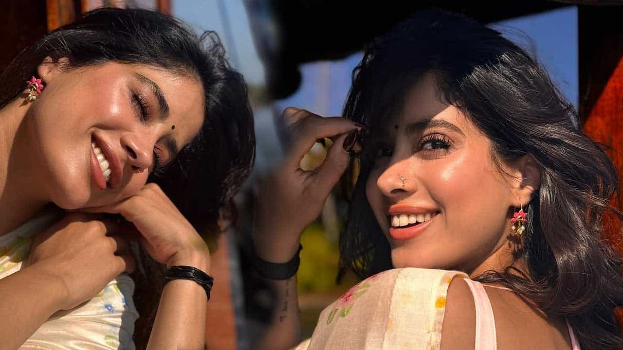 దీంతో ఫొటోలో వైట్ కలర్ శారీలో బోట్లోప్రయాణం చేస్తూ, ఫొటోలకు ఫోజులిచ్చింది. ప్రస్తుతం ఈ పిక్స్ నెటజన్స్ను తెగ ఆకట్టుకుంటున్నాయి.